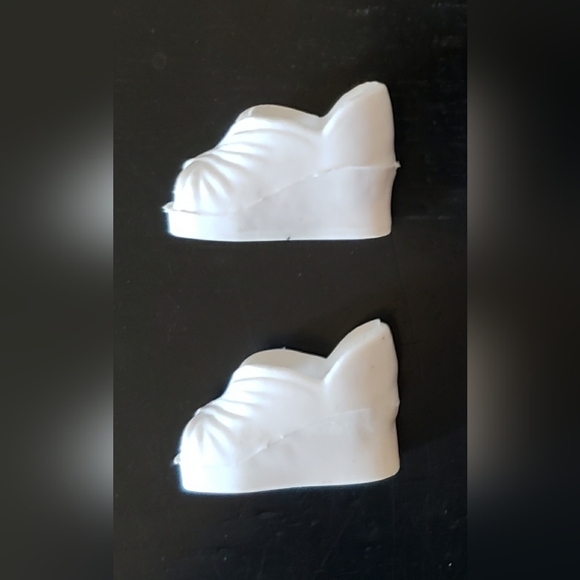Vintage 1970s 12" Mego Doll white summer shoes for Cher Doll Farrah Fawcett doll - Picture 2 of 5